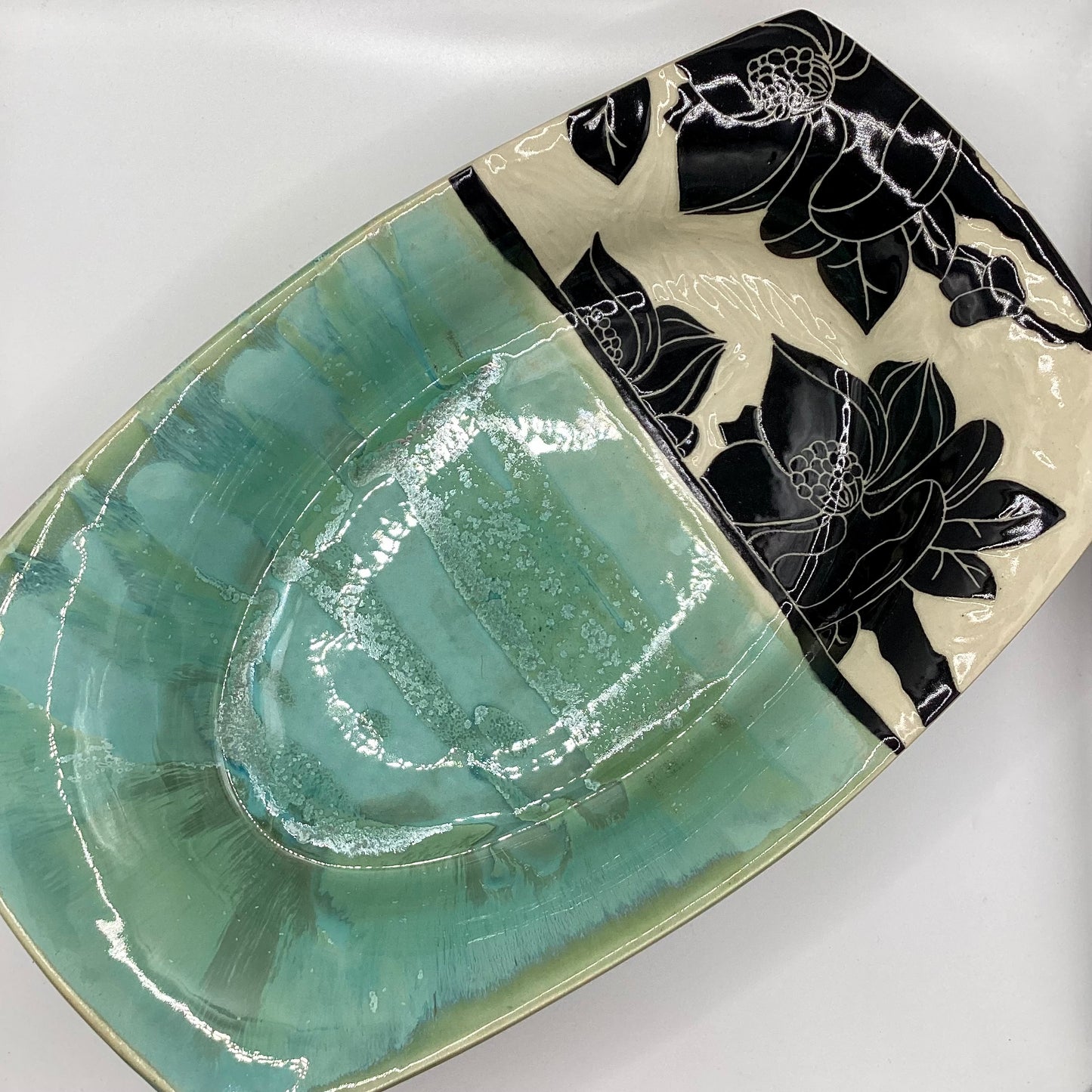 MEDIUM OVAL SERVING BOWL 2023