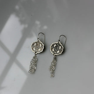 ENTRESOL ROUND EARRINGS SILVER W/CHAINS